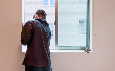 窓・サッシクリーニングの様子